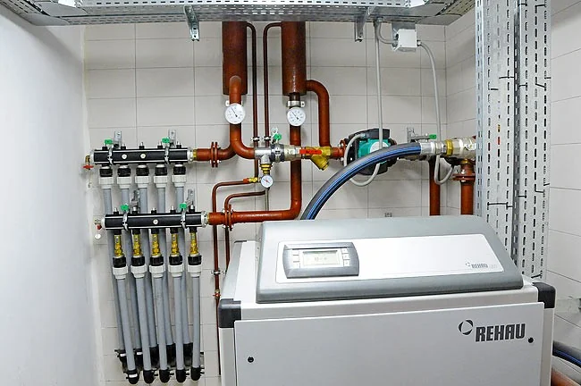Тепловий насос REHAU OEM виробництва на заводі IDM в Австрії